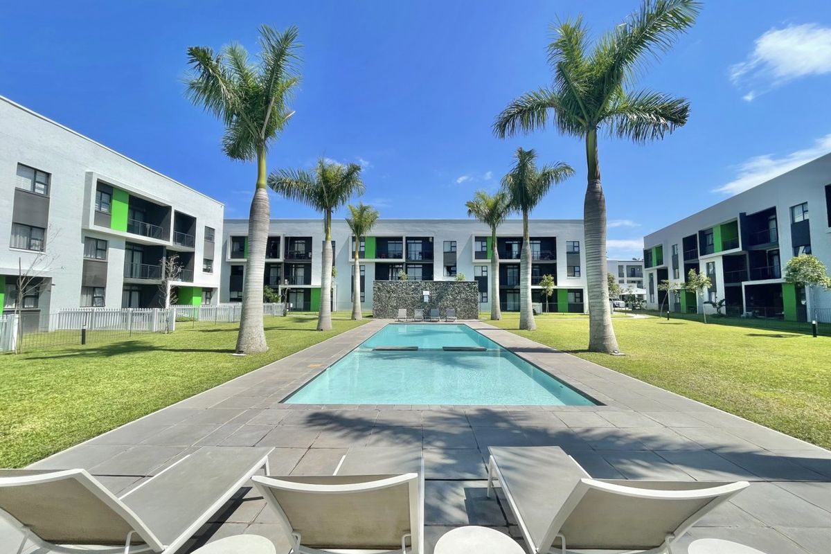Neat apartment in secure estate - Photo 3