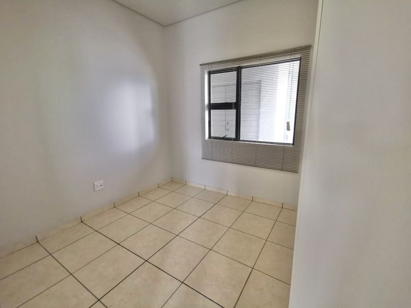 Neat apartment in secure estate - Photo 10