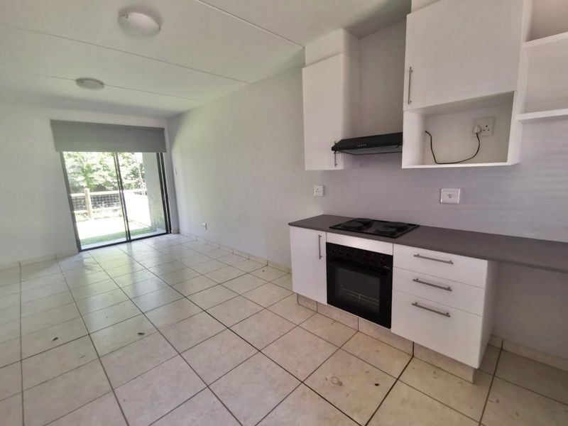 Neat apartment in secure estate - Photo 7
