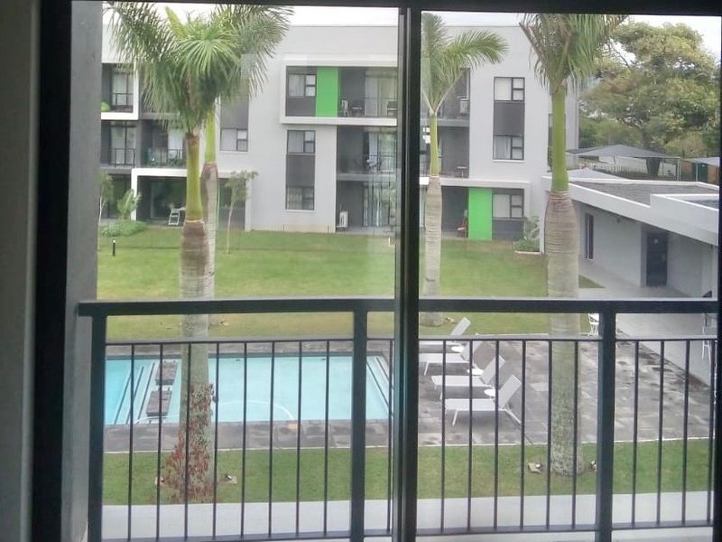 Neat apartment in secure estate - Photo 2