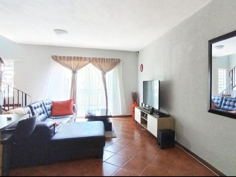 Two bedroom duplex in a popular complex in La Montagne - Photo 6
