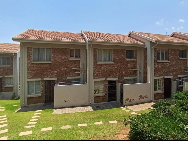 Two bedroom duplex in a popular complex in La Montagne - Photo 2