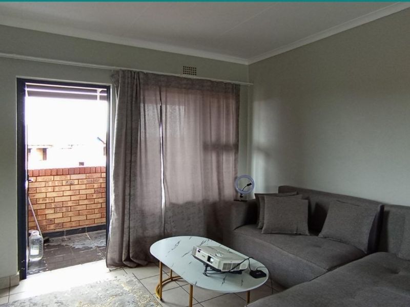 Offers welcome on this modern 2 bedroom apartment in La Montagne - Photo 3