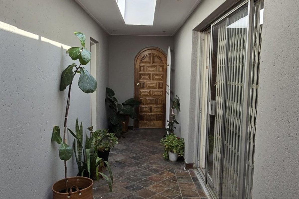 4 Bed House in Garsfontein for Sale - Photo 4