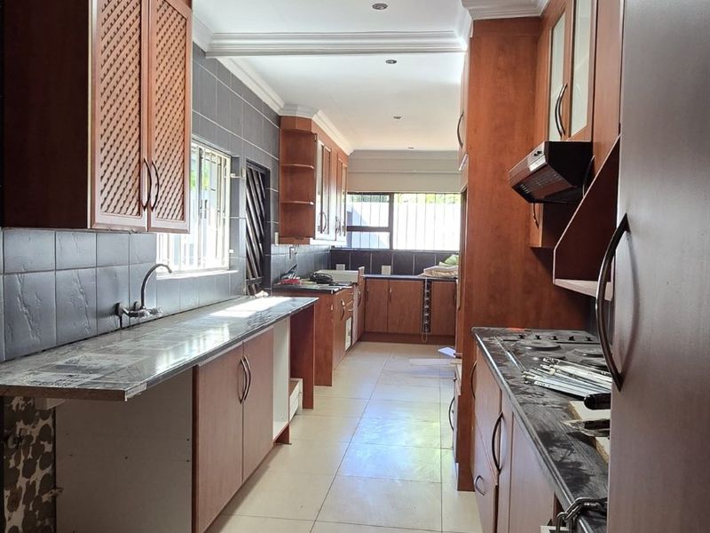 4 Bed House in Garsfontein for Sale - Photo 9