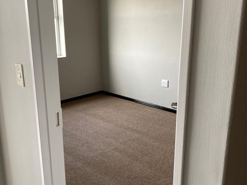 1 BED in secure Complex, Wynberg - Photo 6