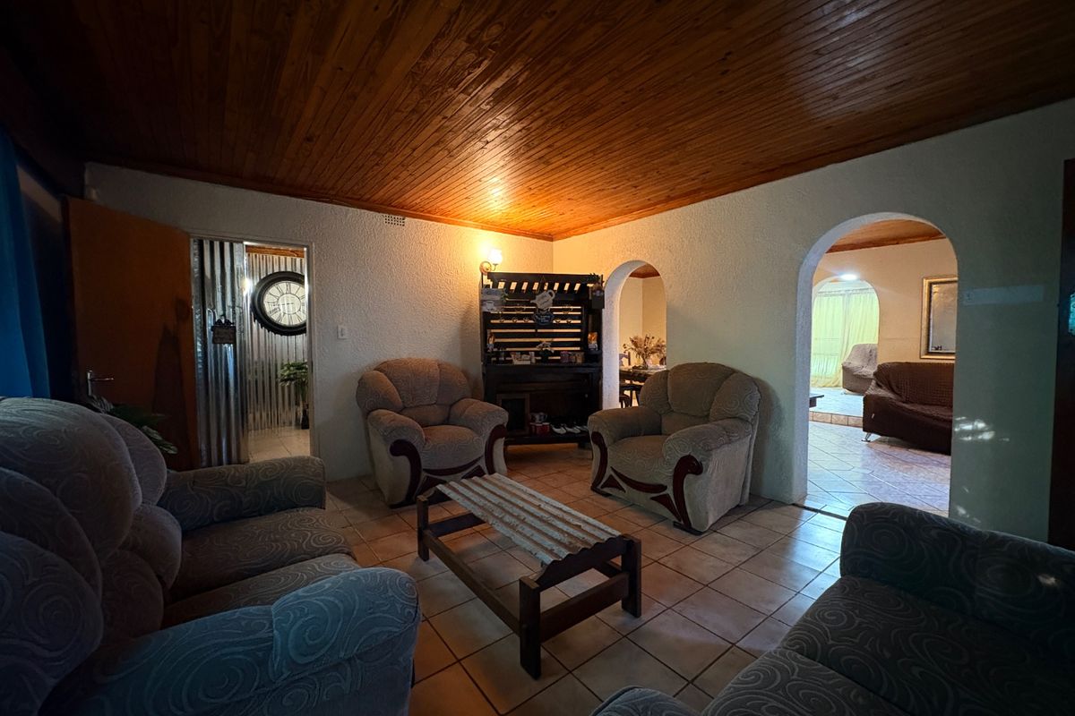 Spacious Double-Storey Home with Pool in Elandia – Room for the Whole Family - Photo 4