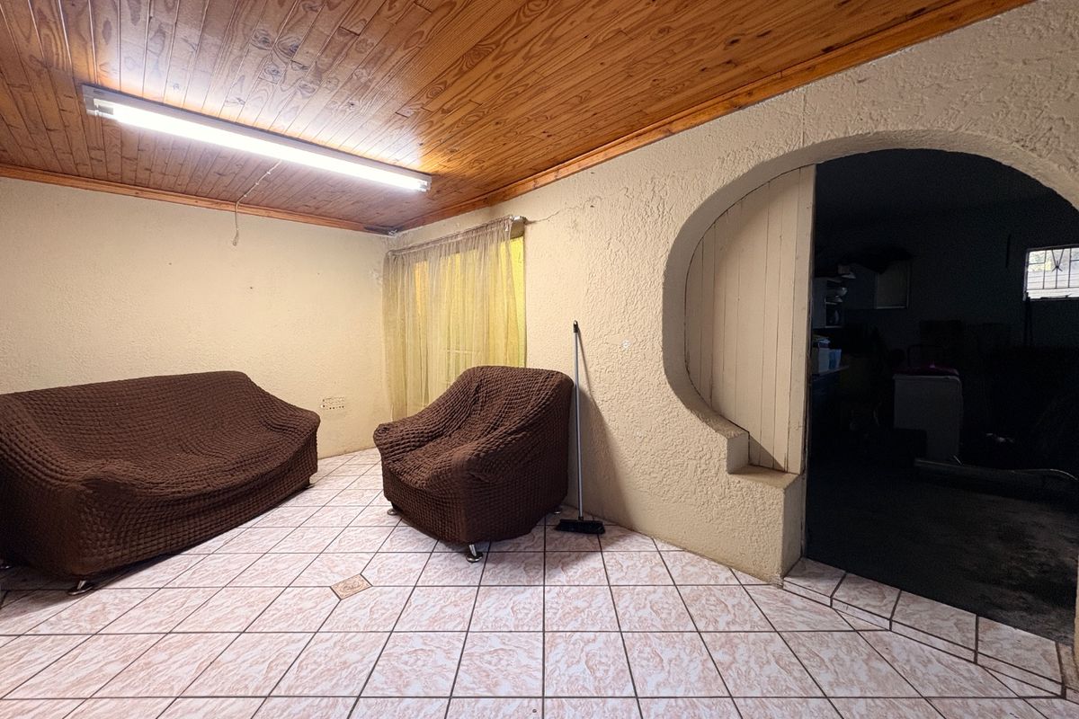 Spacious Double-Storey Home with Pool in Elandia – Room for the Whole Family - Photo 5
