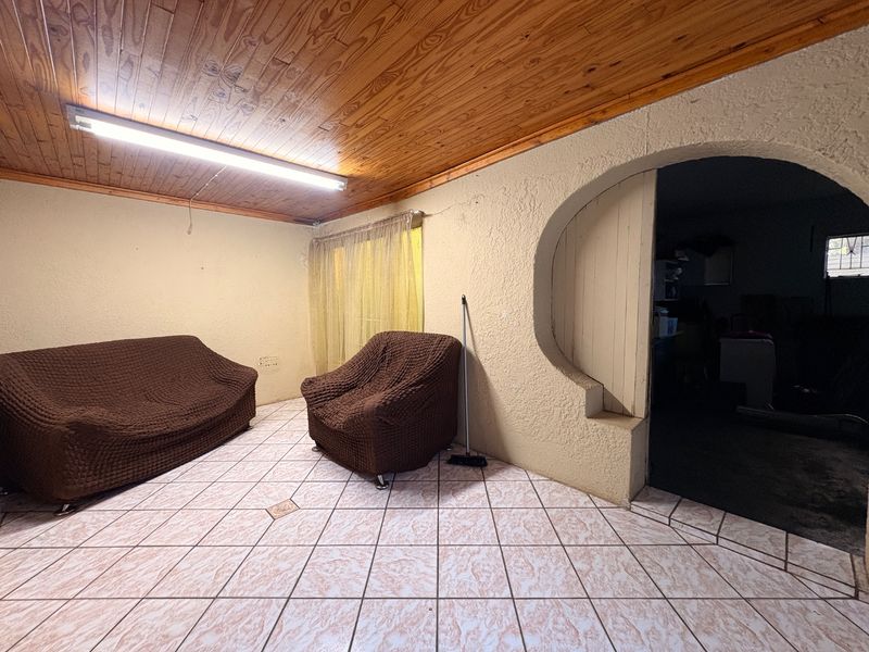 Spacious Double-Storey Home with Pool in Elandia – Room for the Whole Family - Photo 5