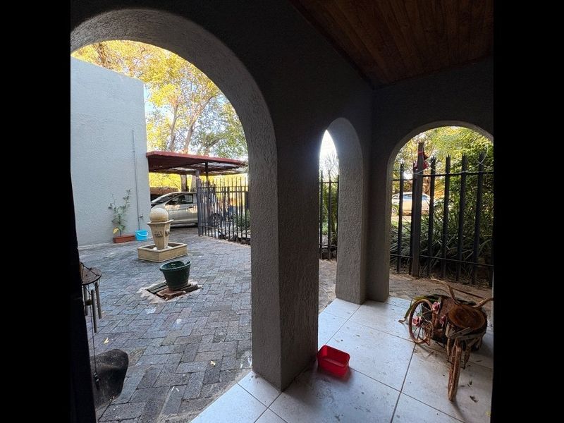 Spacious Double-Storey Home with Pool in Elandia – Room for the Whole Family - Photo 2