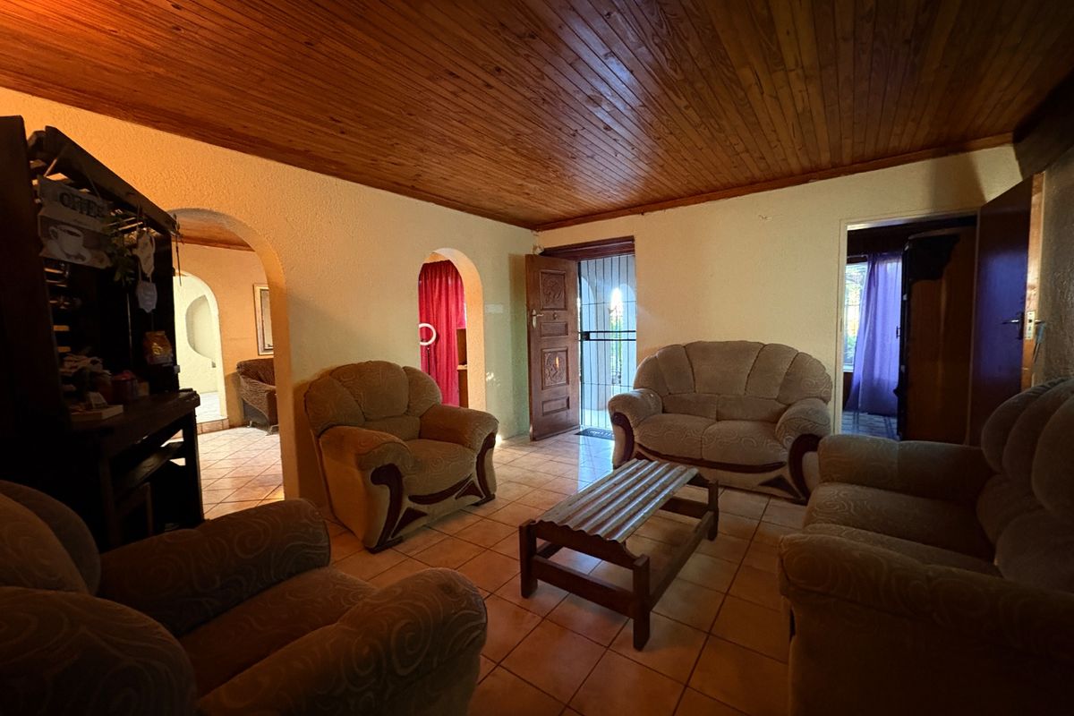 Spacious Double-Storey Home with Pool in Elandia – Room for the Whole Family - Photo 3