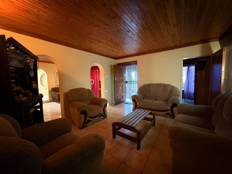 Spacious Double-Storey Home with Pool in Elandia – Room for the Whole Family - Photo 3