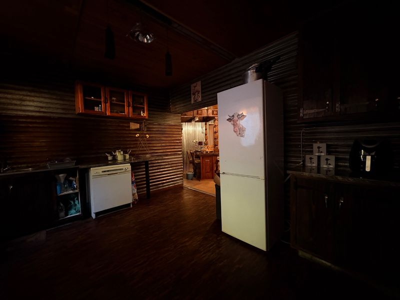 Spacious Double-Storey Home with Pool in Elandia – Room for the Whole Family - Photo 9