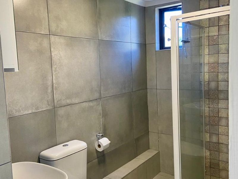 Magnificent House Spectacular Views in The Heart of Hermanus with Income Earning Opportunities  - Photo 9