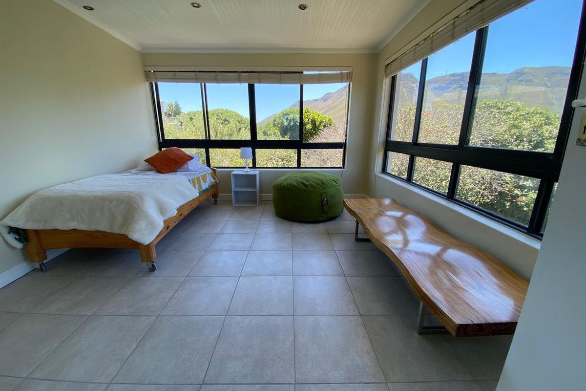 Magnificent House Spectacular Views in The Heart of Hermanus with Income Earning Opportunities  - Photo 5