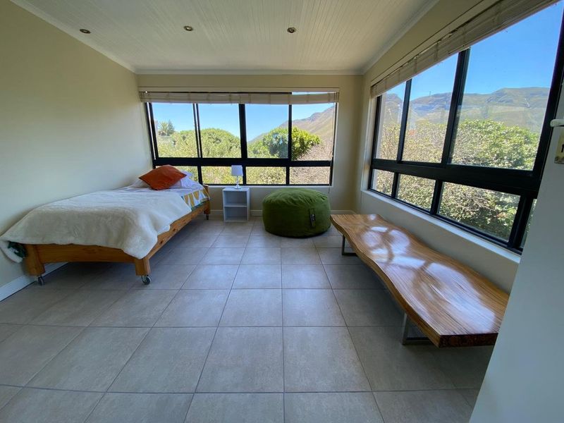 Magnificent House Spectacular Views in The Heart of Hermanus with Income Earning Opportunities  - Photo 5