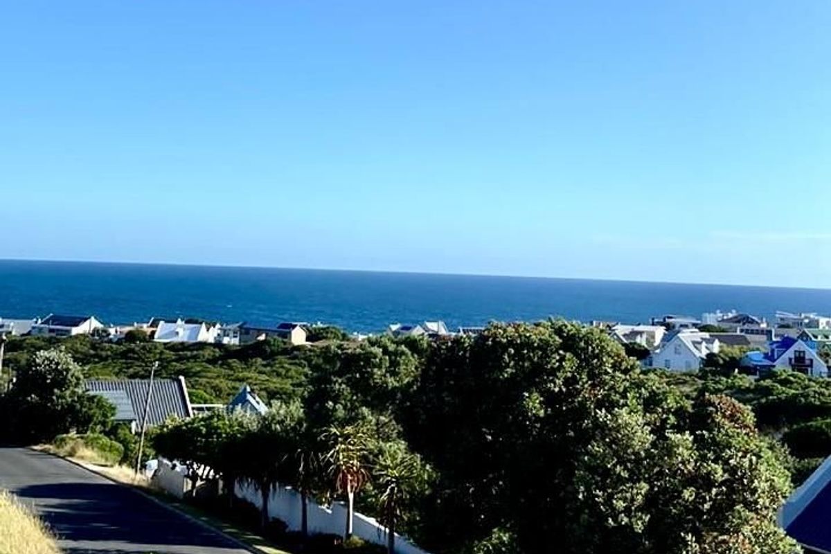 Magnificent House Spectacular Views in The Heart of Hermanus with Income Earning Opportunities  - Photo 2