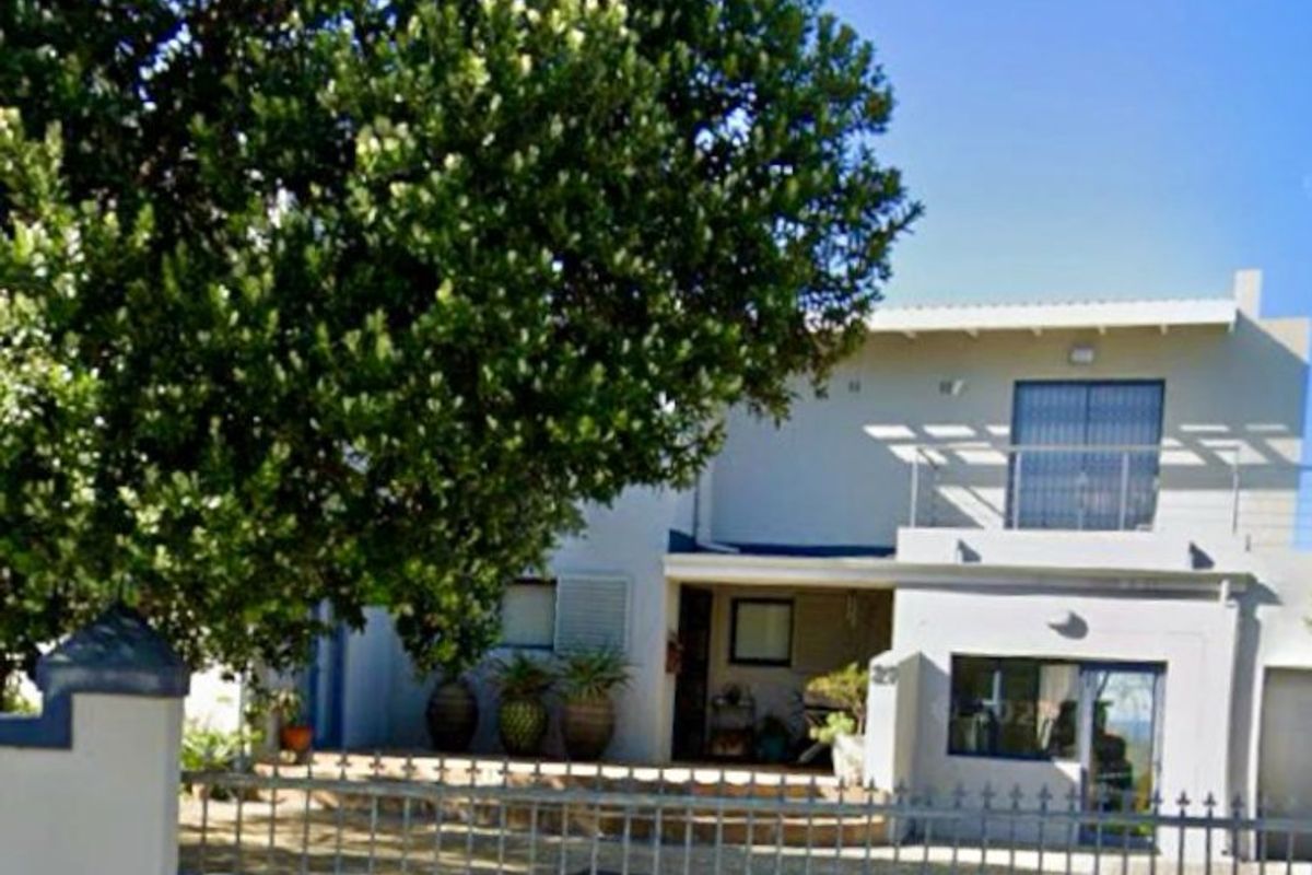 Magnificent House Spectacular Views in The Heart of Hermanus with Income Earning Opportunities  - Photo 3