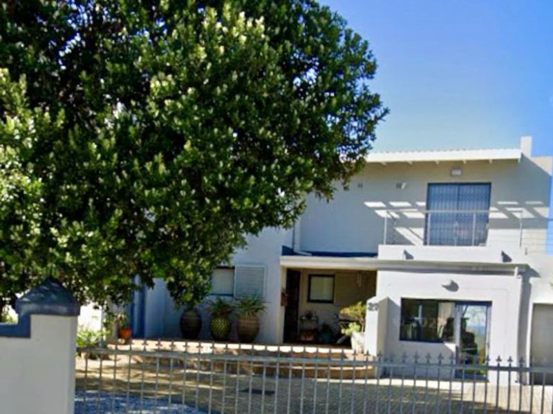 Magnificent House Spectacular Views in The Heart of Hermanus with Income Earning Opportunities  - Photo 3