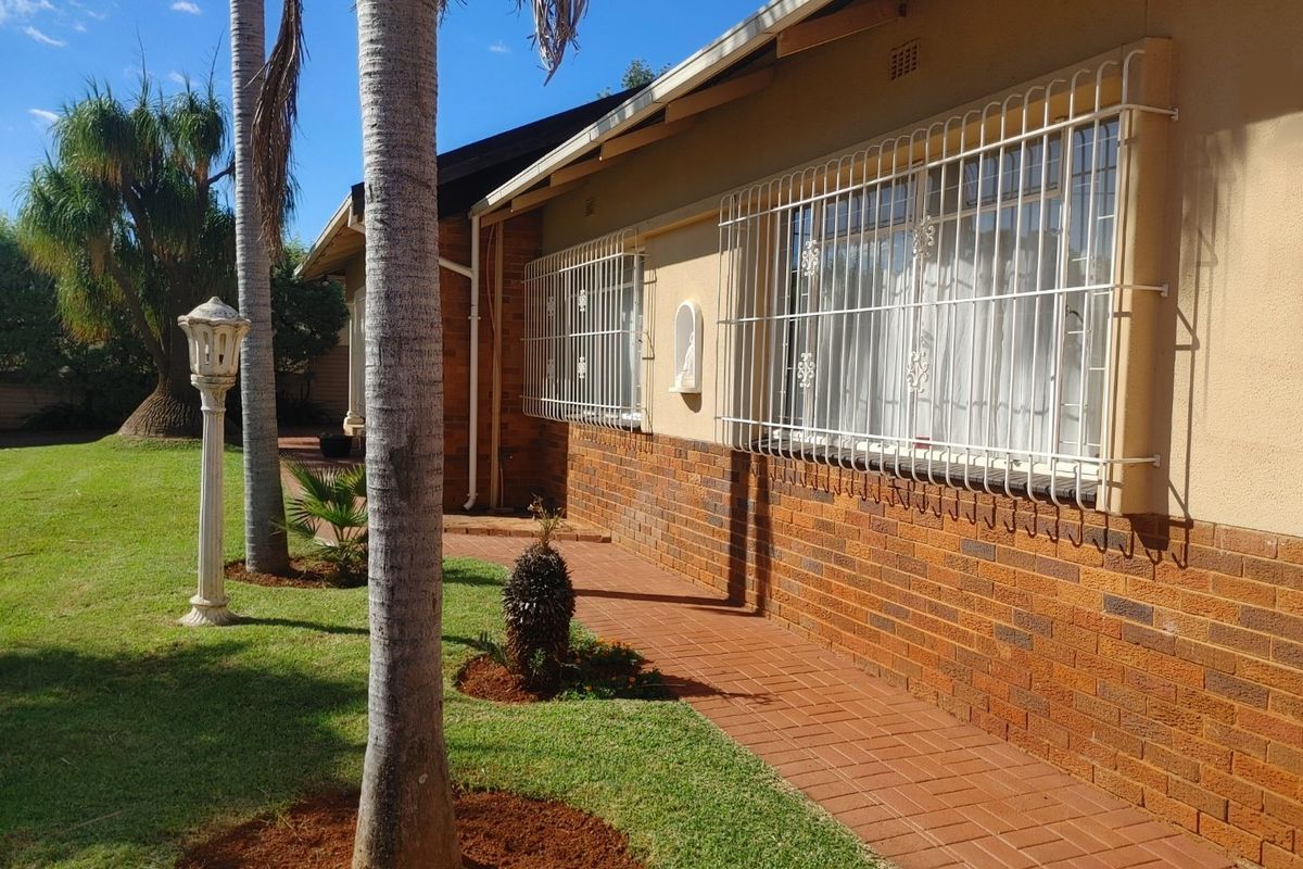 Spacious, Immaculately Maintained Family Home with Flatlet & Business Rights - Photo 3