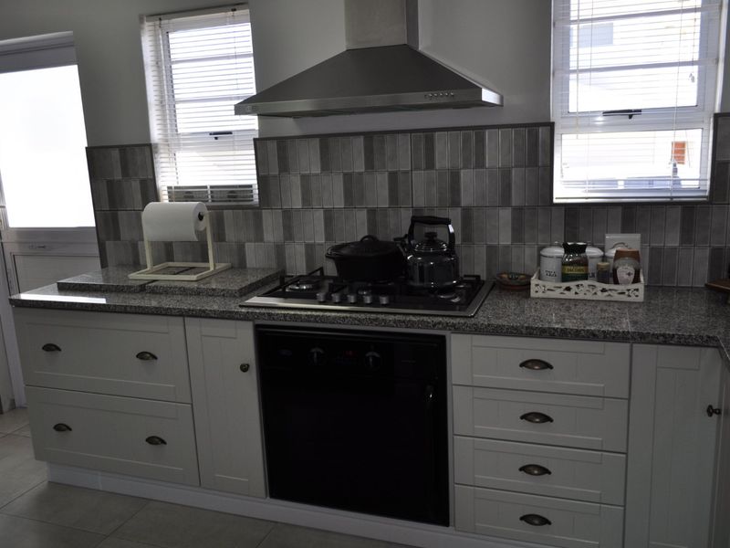 Secure, Effortless Living Meets Off-Grid Freedom in Relaxed Jeffreys Bay - Photo 8