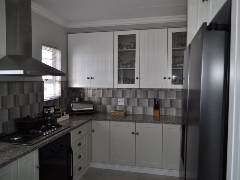 Secure, Effortless Living Meets Off-Grid Freedom in Relaxed Jeffreys Bay - Photo 6