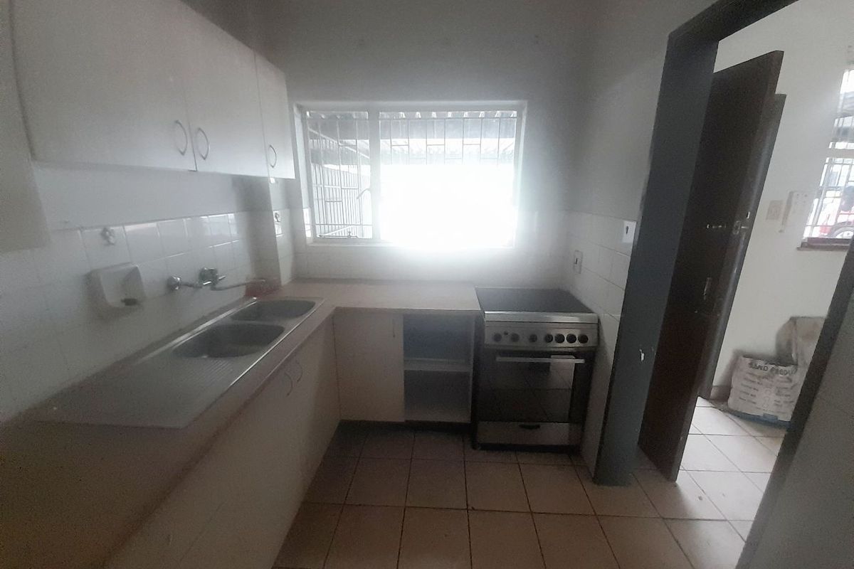 Charming Duplex in Secure Complex – Perfect for Investors or First-Time Buyers/  MAKE A REASONABLE OFFER - Photo 4
