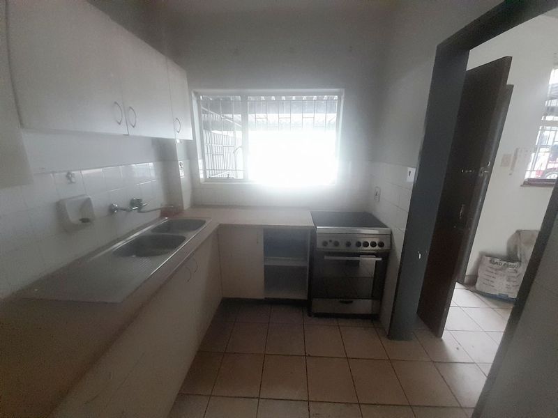 Charming Duplex in Secure Complex – Perfect for Investors or First-Time Buyers/  MAKE A REASONABLE OFFER - Photo 4