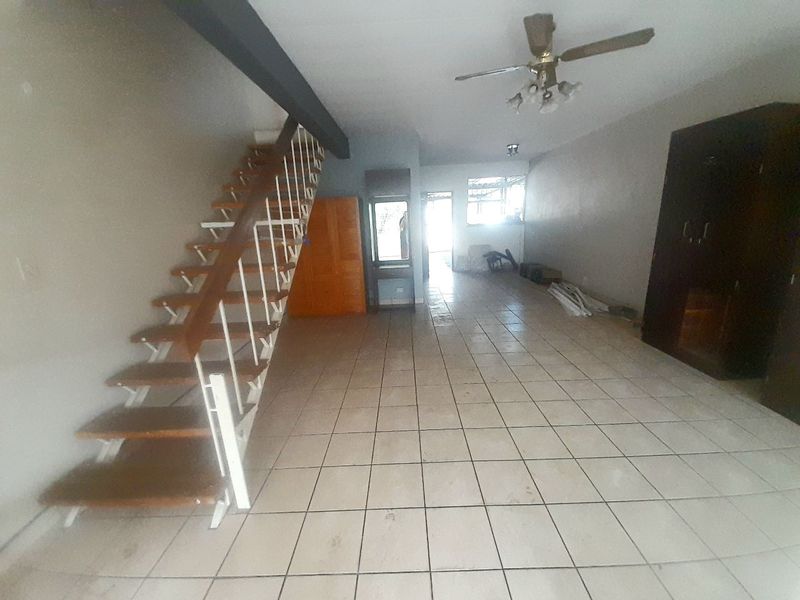 Charming Duplex in Secure Complex – Perfect for Investors or First-Time Buyers/  MAKE A REASONABLE OFFER - Photo 9