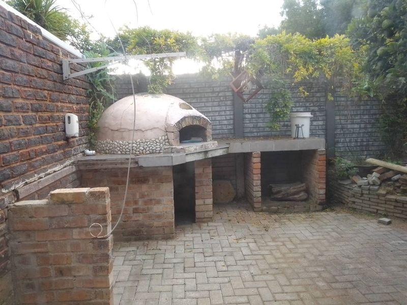 Charming Duplex in Secure Complex – Perfect for Investors or First-Time Buyers/  MAKE A REASONABLE OFFER - Photo 8