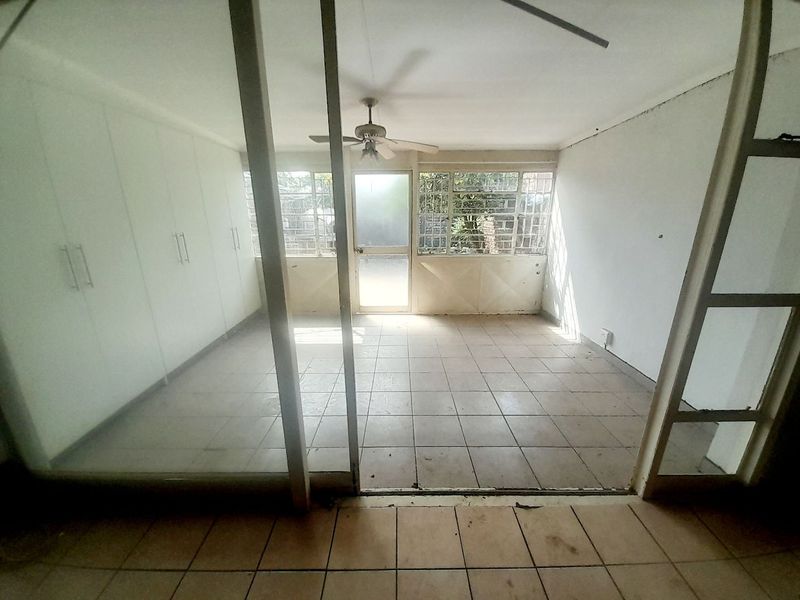 Charming Duplex in Secure Complex – Perfect for Investors or First-Time Buyers/  MAKE A REASONABLE OFFER - Photo 7