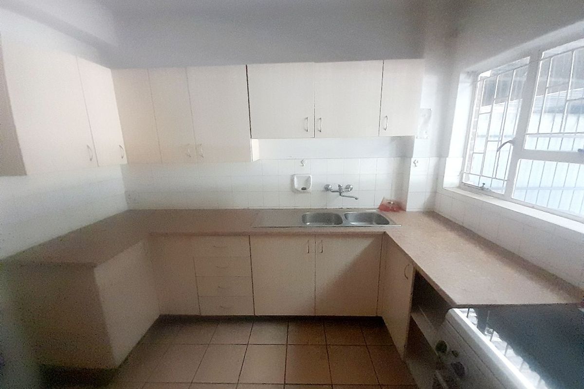 Charming Duplex in Secure Complex – Perfect for Investors or First-Time Buyers/  MAKE A REASONABLE OFFER - Photo 5