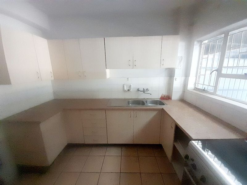Charming Duplex in Secure Complex – Perfect for Investors or First-Time Buyers/  MAKE A REASONABLE OFFER - Photo 5