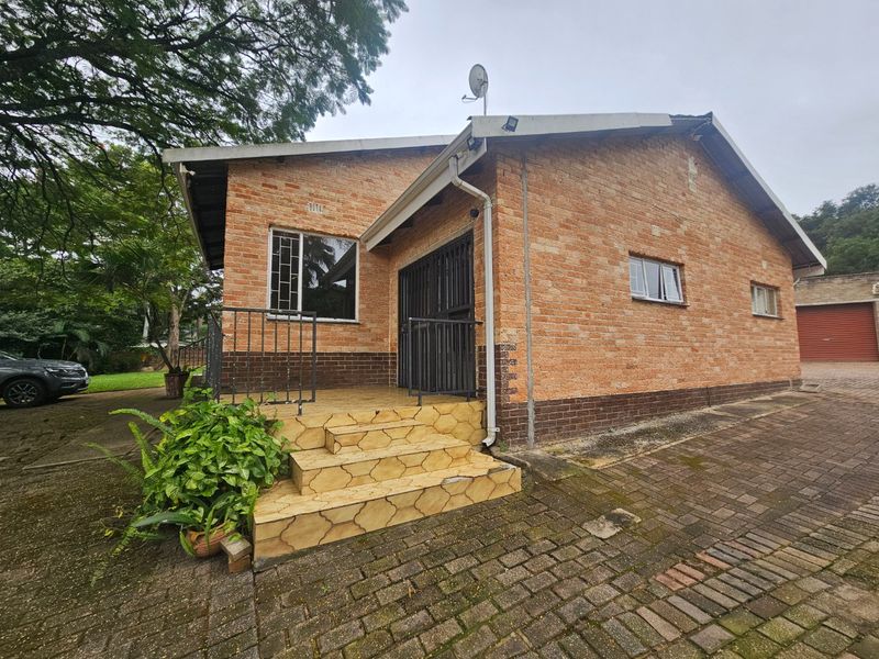 A Wonderful Opportunity For  Doer Up, Prime Lication, Family Entertainment Home - Photo 1