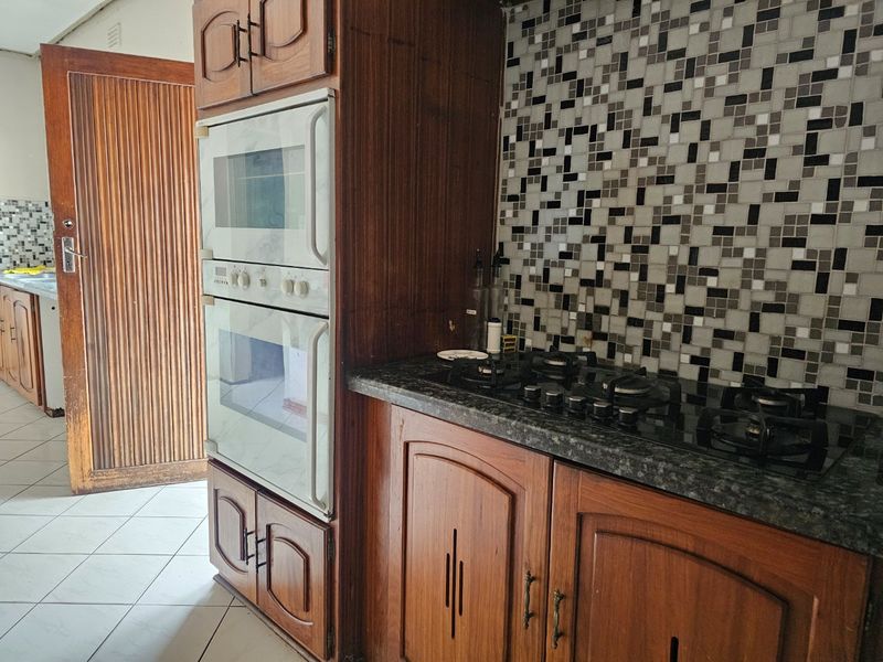 A Wonderful Opportunity For  Doer Up, Prime Lication, Family Entertainment Home - Photo 10