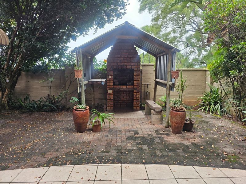 Prime Location, Family Home, Safe Complex, Lock Up and Go - Photo 5
