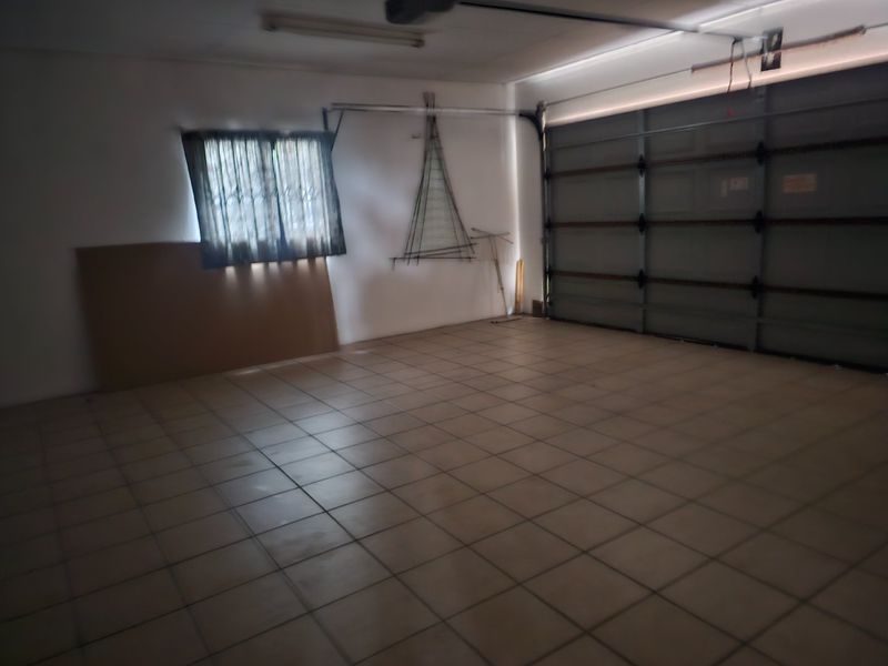 Prime Location, Family Home, Safe Complex, Lock Up and Go - Photo 4