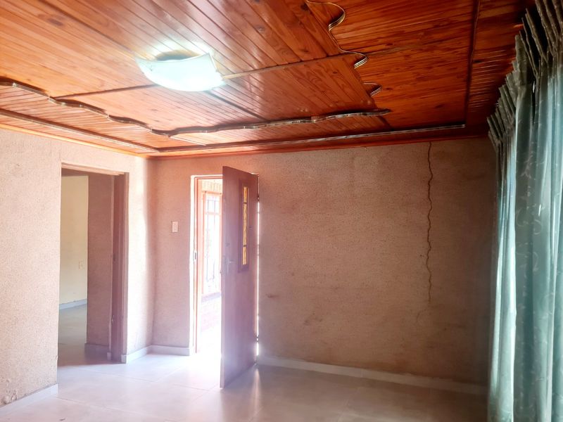 Charming 3 Bedroom Home in Sharpeville for Rent - Photo 4