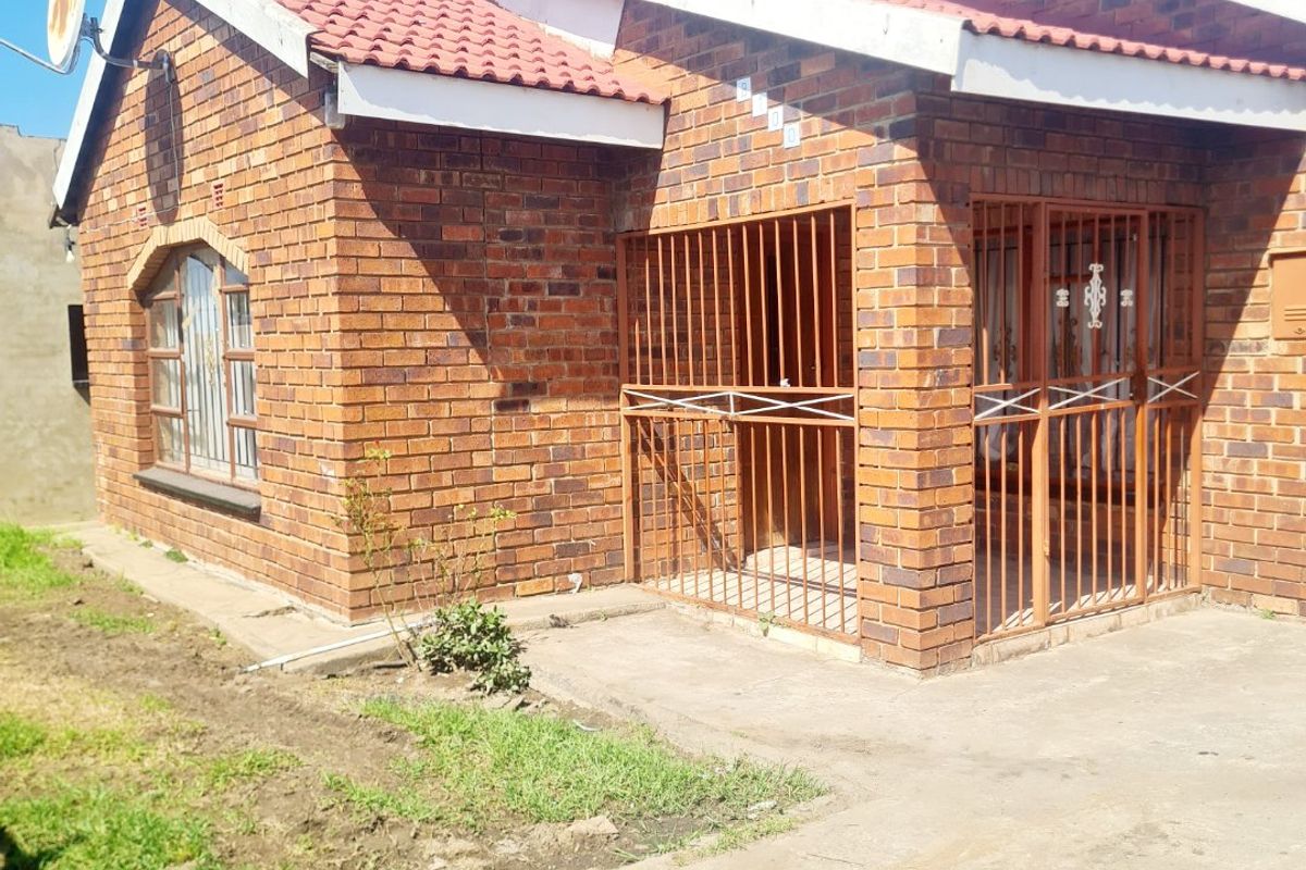 Charming 3 Bedroom Home in Sharpeville for Rent - Photo 2