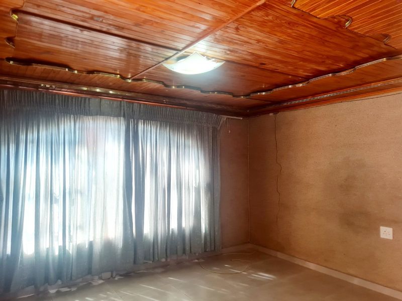 Charming 3 Bedroom Home in Sharpeville for Rent - Photo 5