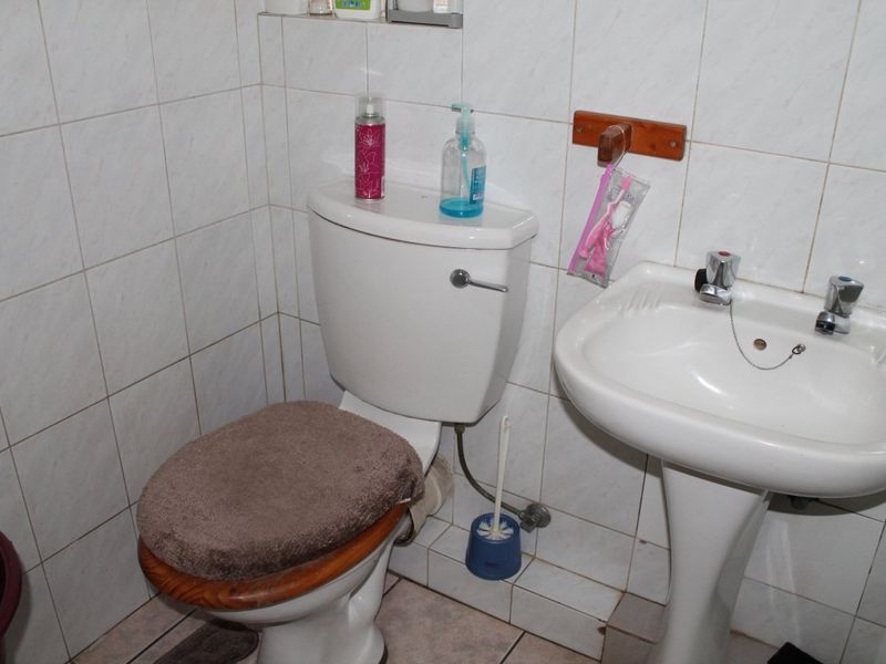 Neat & Secure 1 Bedroom Flat – Perfect Lock-Up-and-Go! - Photo 2