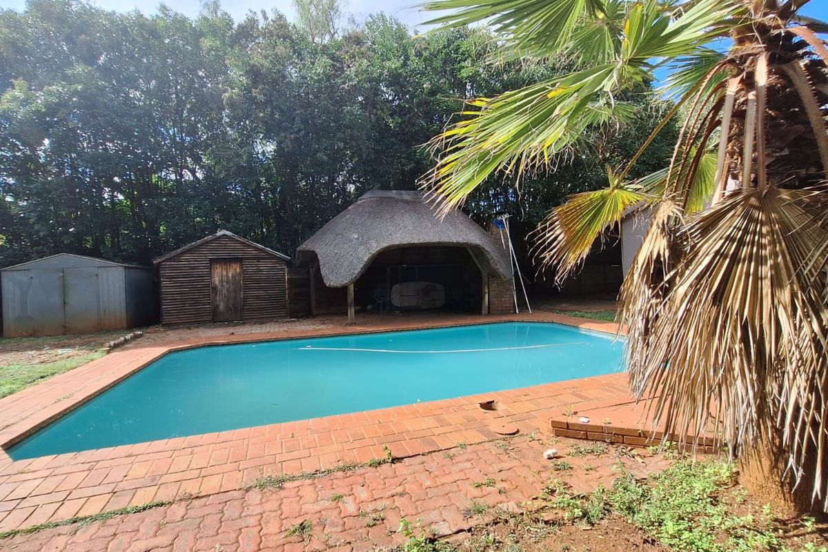 Serene Village Living  in Sought-After Henley on Klip - Photo 3
