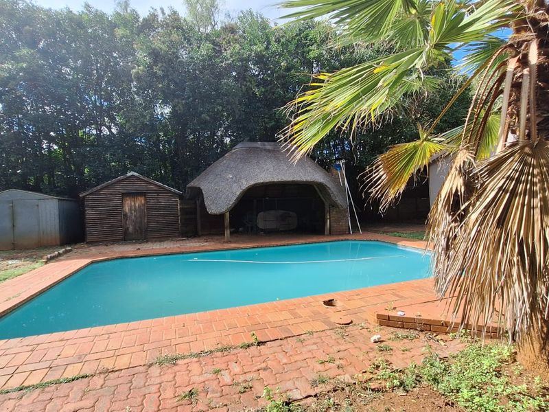 Serene Village Living  in Sought-After Henley on Klip - Photo 3