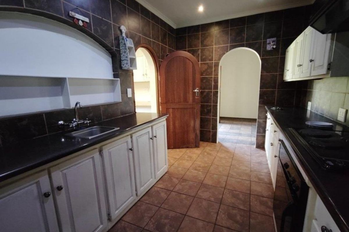 Serene Village Living  in Sought-After Henley on Klip - Photo 5