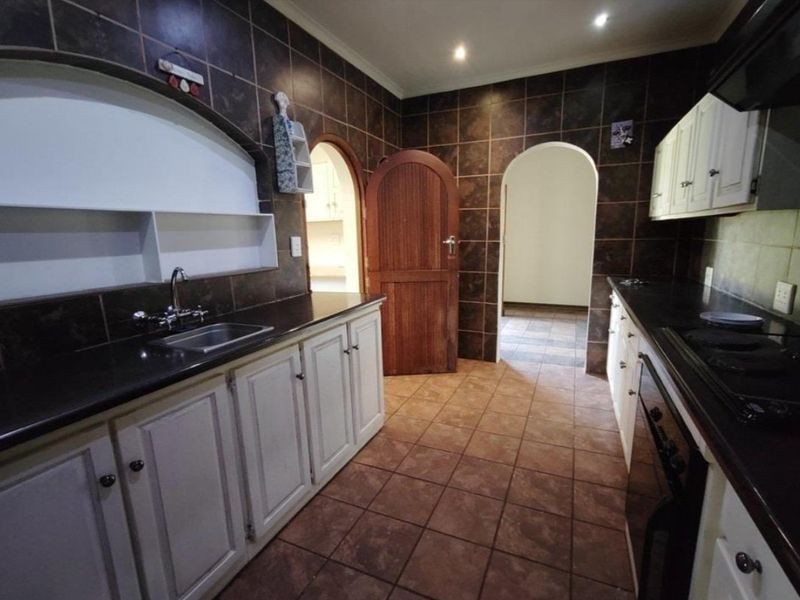 Serene Village Living  in Sought-After Henley on Klip - Photo 5