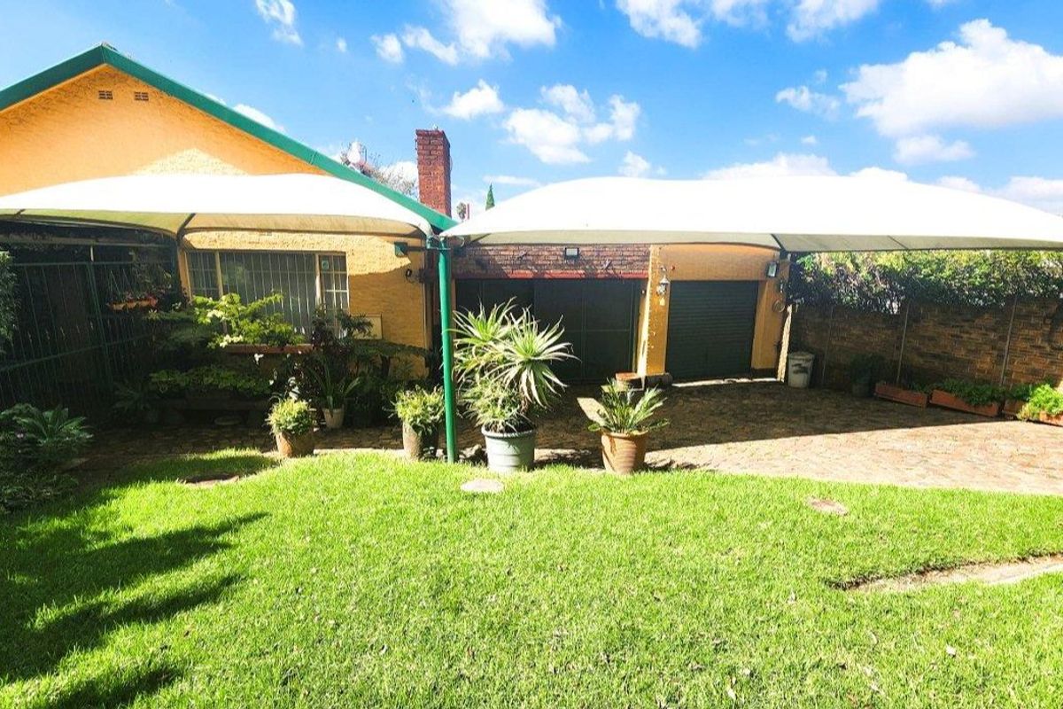 3 Bedroom, 2 Bathroom Home with Granny Flat  - Photo 2