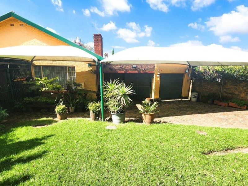 3 Bedroom, 2 Bathroom Home with Granny Flat  - Photo 2