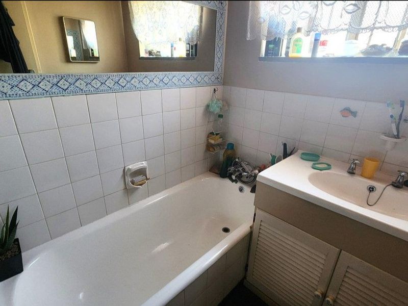 3 Bedroom, 2 Bathroom Home with Granny Flat  - Photo 9