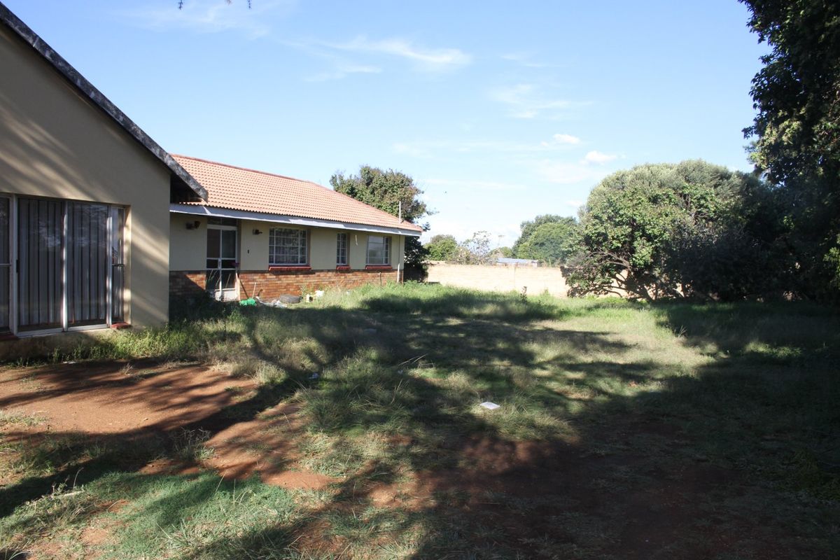 3 Bedroom House - Photo 3