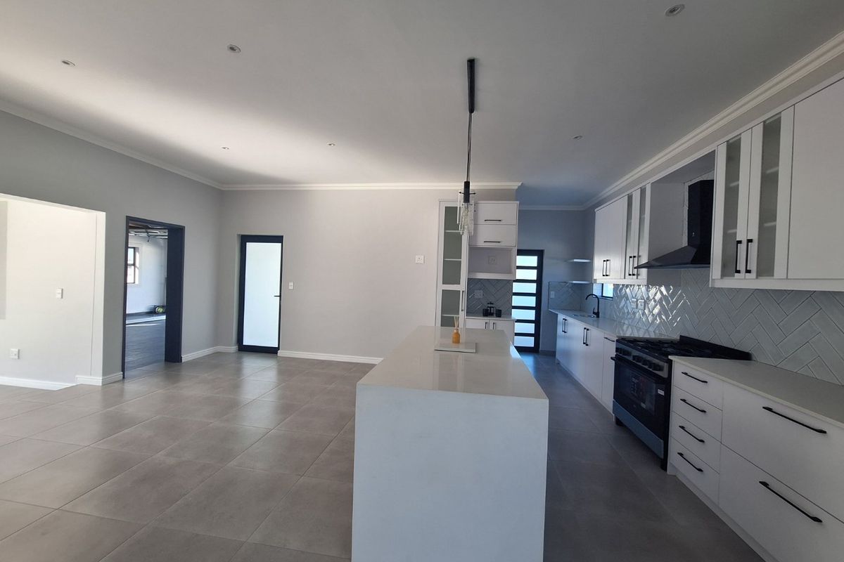 3 Bedroom, 2 Bathroom House for Sale in Shelley Point - St Helena Bay - Photo 5